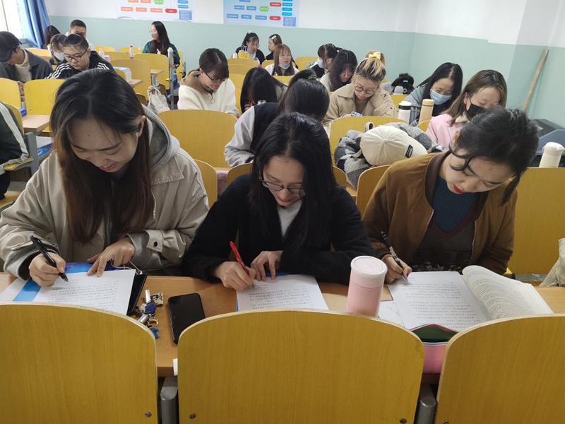 4a82eec4005c442eb94475f081218587.jpg 爱国主义教育月3.jpg